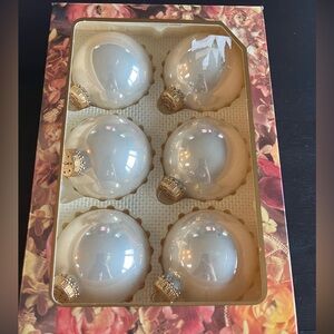 Renaissance Exquisite Christmas Glass Ornaments Globe White / Off white